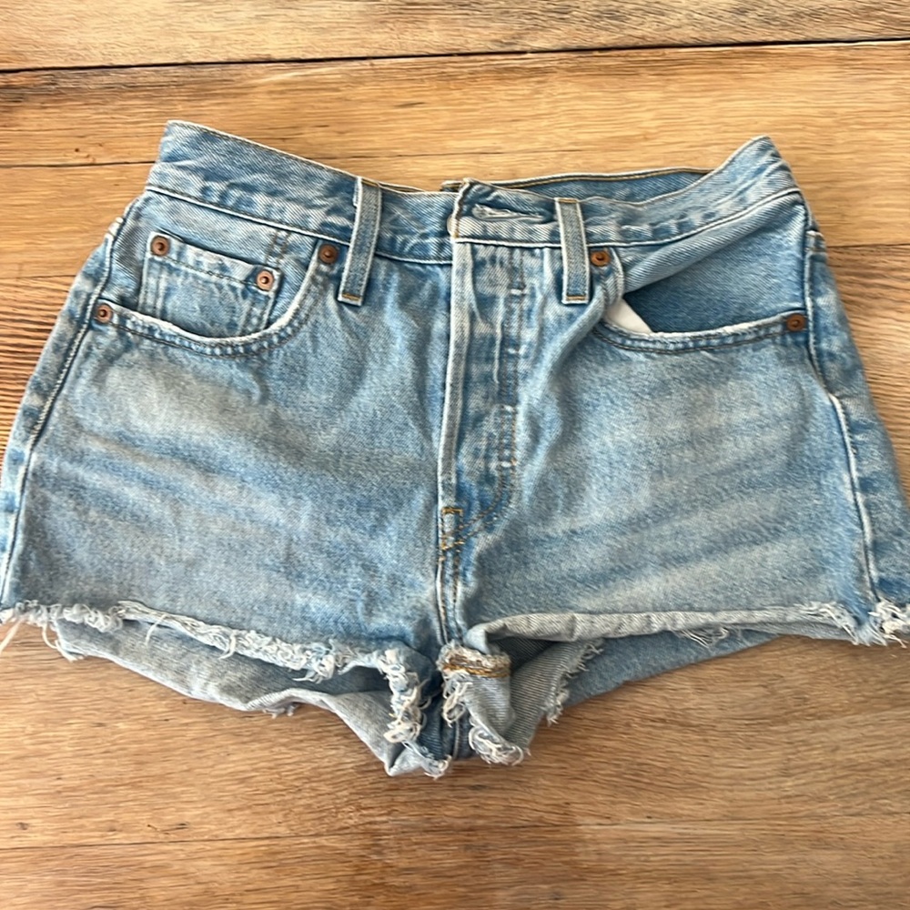 Levi Shorts - Size 25